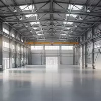 Weite, moderne Industriehalle mit klaren Linien und natürlichem Lichteinfall ohne Personen. - Foto: über boerse-global.de
