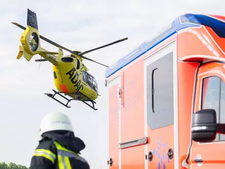 Die Mutter und die Tochter kommen mit schweren Verletzungen in ein Krankenhaus. (Symbolbild)  - Foto: Julian Stratenschulte/dpa
