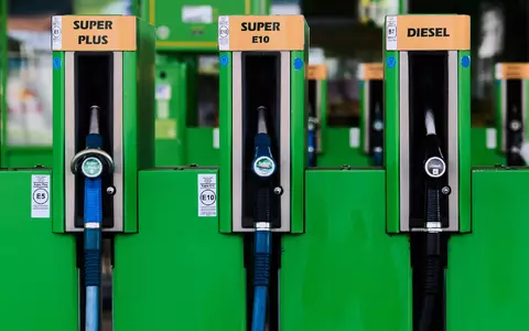 Benzin ist bereits seit einiger Zeit auf Rekordniveau, jetzt hat auch Diesel seinen alten Rekord aus dem April übertroffen. - Foto: Robert Michael/dpa