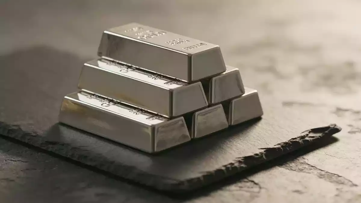 Silver Slips to $63.43 as Oil Drop and 5% Yields Weigh on Metals