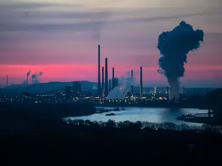 Die deutsche Industrie kann sich über viele Aufträge freuen (Archivbild) - Foto: Jonas Güttler/dpa