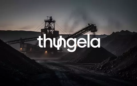 Dunkle, atmosphärische Industrielandschaft eines Kohletagebaus bei Dämmerung, die eine angespannte Marktstimmung symbolisiert. - Foto: über boerse-global.de
