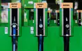 Benzin ist bereits seit einiger Zeit auf Rekordniveau, jetzt hat auch Diesel seinen alten Rekord aus dem April übertroffen. - Foto: Robert Michael/dpa