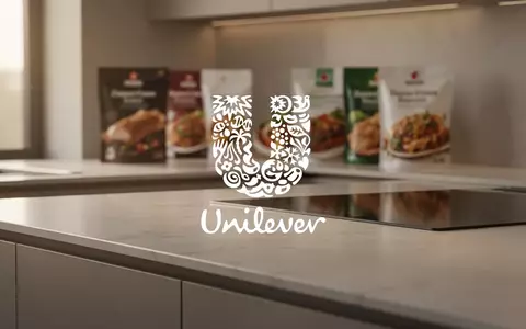 Abstrakte, professionelle Aufnahme einer modernen Küche mit verschwommenen Lebensmittelverpackungen im Hintergrund. - Foto: über boerse-global.de