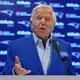 Auch Multimilliardär Robert Kraft, der ein von Ed Sheeran bespielte Stadion besitzt, will nach eigener Aussage spenden. (Archivbild) - Bild: Charles Krupa/AP/dpa