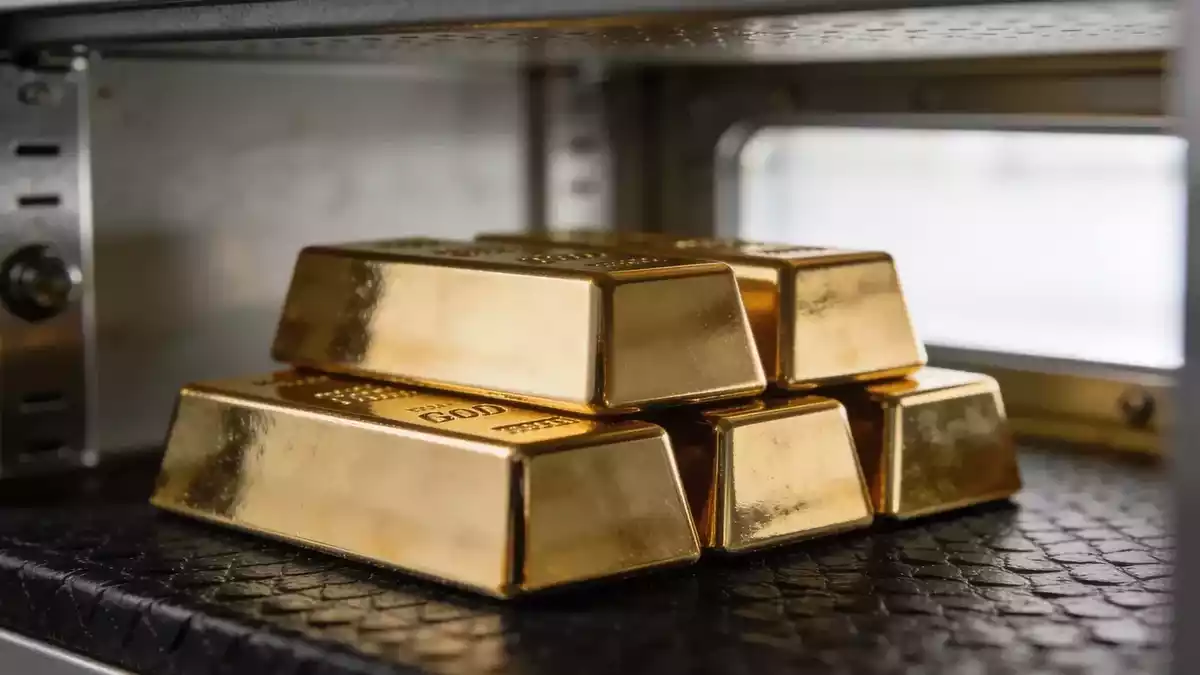 Central Banks Add 288.9 Tonnes of Gold in Q2 2026 as Fed Risk Clouds Outlook