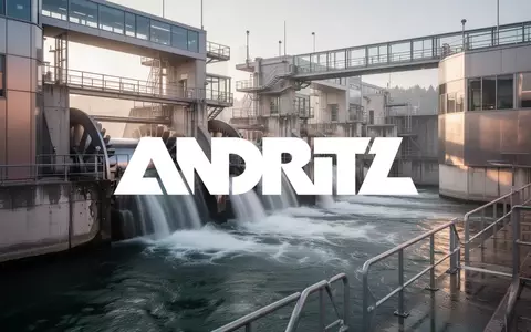 Modernes Wasserkraftwerk mit fließendem Wasser und industrieller Anlagentechnik in einer atmosphärischen Landschaft. - Foto: über boerse-global.de