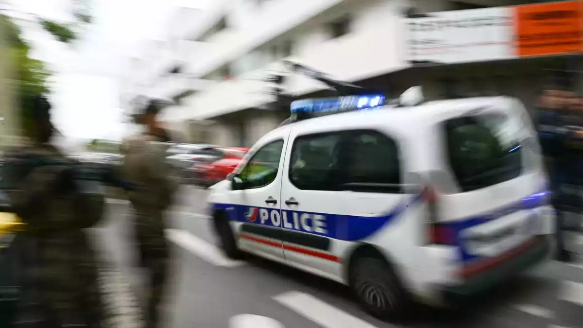 Die Fahrt des Neunjährigen mit einem Geländewagen durch Marseille hätte ein schlimmes Ende nehmen können, meint die Polizei. (Symbolbild) - Bild: Loic Venance/AFP/dpa