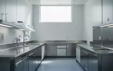 Ein steriler, minimalistischer Laborraum mit hellen Oberflächen und natürlichem Licht, der eine klinische Forschungsumgebung darstellt. - Foto: über boerse-global.de