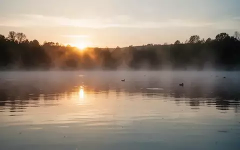 Symbolbild: ruhiger See bei Sonnenaufgang - Foto: über boerse-global.de