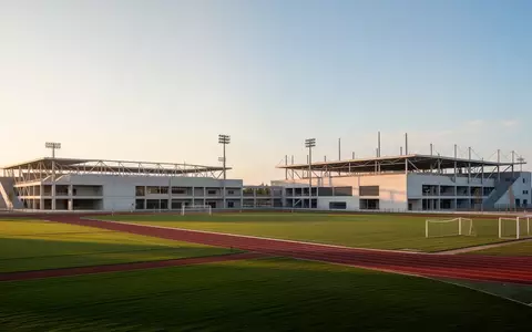 Modernes Sportforum-Gelände mit weitläufigen Außenanlagen und architektonischen Sportbauten bei Tageslicht. - Foto: über boerse-global.de