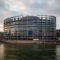 Das Europäische Parlament in Straßburg an einem bewölkten Tag, Architekturaufnahme ohne Personen. - Foto: über boerse-global.de