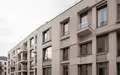 Moderne Wohnhausfassade in Berlin bei bewölktem Tageslicht. - Foto: über boerse-global.de
