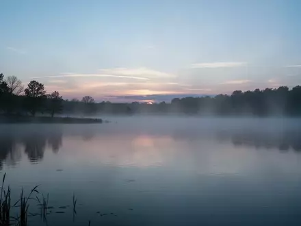 Symbolbild: ruhiger See bei Sonnenaufgang - Foto: über boerse-global.de