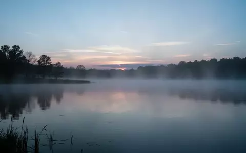 Symbolbild: ruhiger See bei Sonnenaufgang - Foto: über boerse-global.de
