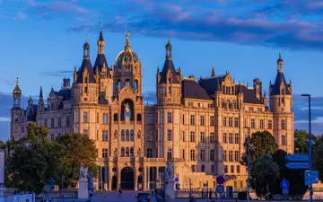 Vor der Wahl in Mecklenburg-Vorpommern überholt die SPD die AfD in einer ZDF-Umfrage. (Archivbild) - Foto: Jens Büttner/dpa