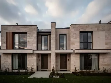 Moderne Doppelhaushälfte mit klarer Architektur bei bewölktem Himmel. - Foto: über boerse-global.de