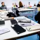 Pornos, Dickpics und KI-manipulierte Bilder zirkulieren längst auch in Schulchats. (Symbolfoto) - Bild: Hauke-Christian Dittrich/dpa