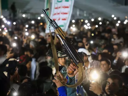 Die Huthi-Miliz hat in der vergangenen Woche die Kontrolle über die gesamte Rotmeerküste des Jemen erlangt. - Foto: Osamah Abdulrahman/AP/dpa
