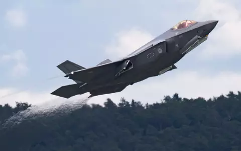 Ein Kampfjet vom Typ F-35 startet in Ramstein - Foto: Boris Roessler/dpa