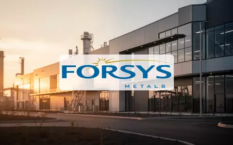 Moderne Industrieanlage im goldenen Licht als Symbol für unternehmerische Neuausrichtung und Marktinteresse. - Foto: über boerse-global.de
