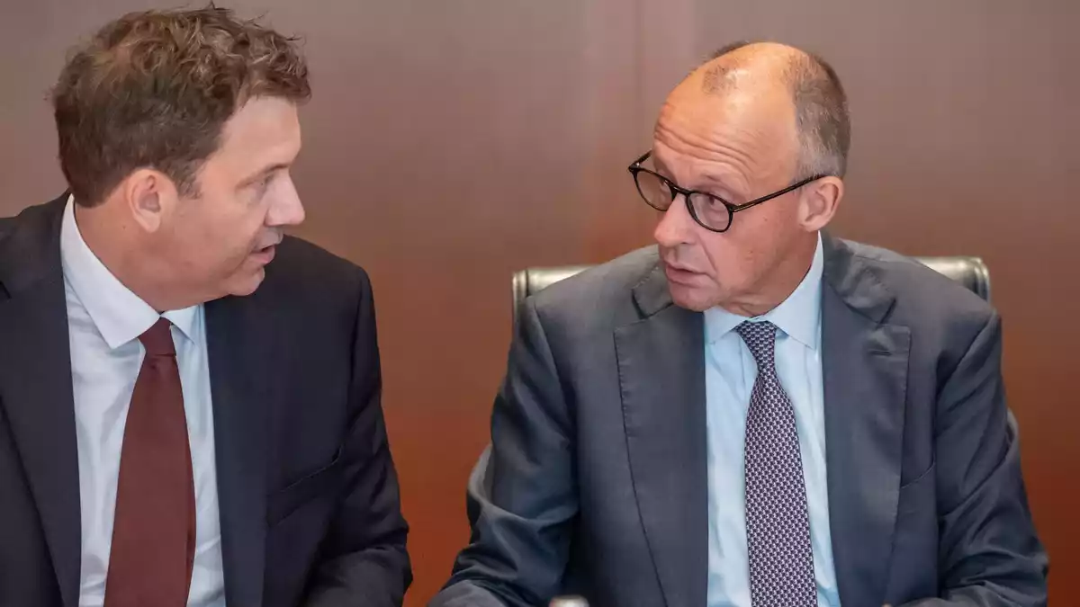 Seit Tagen wird auch auf höchster Ebene über eine Entlastung bei den Spritpreisen diskutiert. (Archivbild) - Bild: Michael Kappeler/dpa