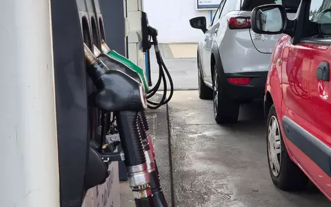 Tanken ist teuer wie nie. (Symbolbild) - Foto: Sascha Thelen/dpa