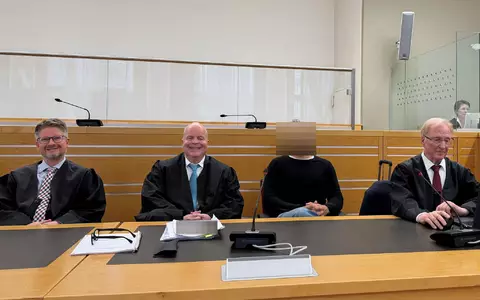 Der Arzt der Medizinischen Hochschule Hannover (2. v. r.) ist freigesprochen worden. (Archivbild) - Foto: Thomas Strünkelnberg/dpa