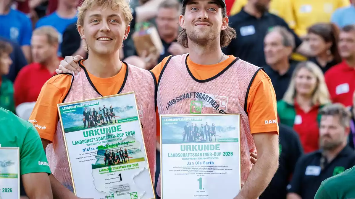 Sieg in Nürnberg: Jan Ole Barth und Niklas von der Brehling entscheiden Landschaftsgärtner-Cup für sich - Bild: presseportal.de