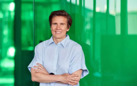 Wickström erhält die Auszeichnung für ihre Entdeckung von verblüffenden Reaktionen der Zellen (Handout). - Foto: Marcus Gloger/Körber-Stiftung/dpa