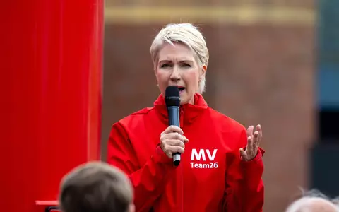 SPD-Regierungschefin Manuela Schwesig hat in Mecklenburg-Vorpommern in einer letzten Umfrage die AfD wieder vom Spitzenplatz verdrängt. - Foto: Stefan Sauer/dpa