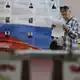 Die Menschen in Russland sind erstmals seit Beginn des Angriffskriegs gegen die Ukraine zur Wahl eines neuen Parlaments aufgerufen. - Bild: Uncredited/AP/dpa