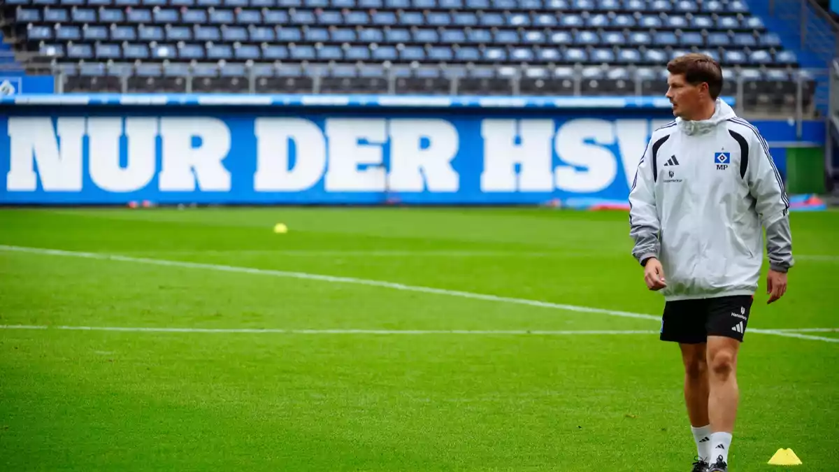 Hat weiter das Sagen beim HSV: Trainer Merlin Polzin.  - Bild: Gregor Fischer/dpa