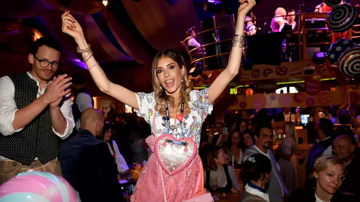 Cathy Hummels hat seit einigen Jahren ihr eigenes Wiesn-Event. (Archivbild) - Bild: Felix Hörhager/dpa