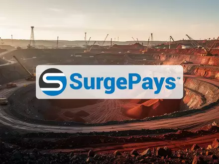 Weitläufige Kupfermine bei Sonnenuntergang als Symbol für Bergbau und industrielle Rohstoffgewinnung. - Foto: über boerse-global.de
