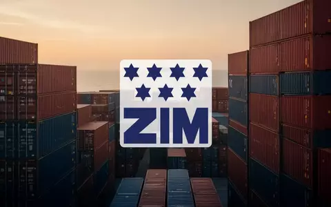 Moderne Containerterminals bei Sonnenuntergang als Symbol für den globalen Seefrachtmarkt - Foto: über boerse-global.de