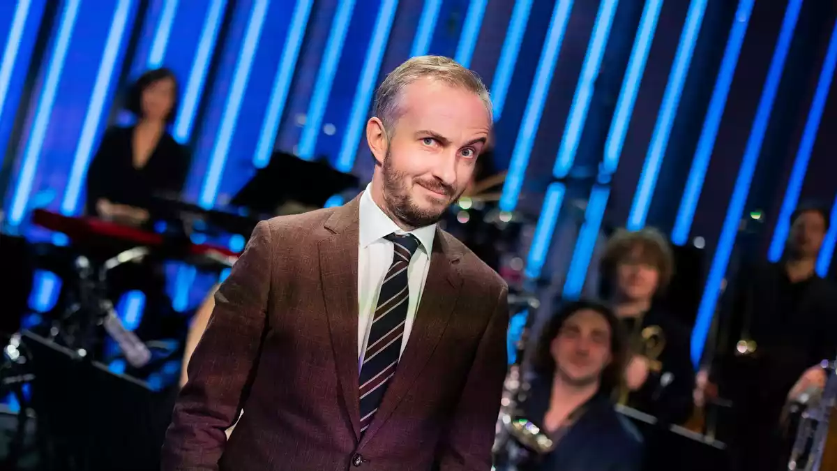Nach mehr als sechs Jahren hört der Satiriker Jan Böhmermann zum Jahresende mit seiner Show «ZDF Magazin Royale» auf. (Archivbild) - Bild: Rolf Vennenbernd/dpa