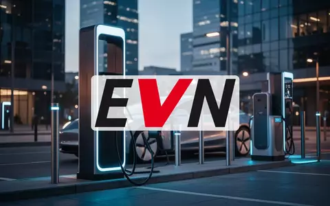 Moderne Ladestation für Elektrofahrzeuge in urbaner Umgebung bei Dämmerung. - Foto: über boerse-global.de