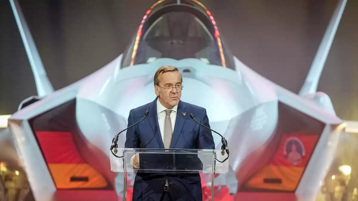 Verteidigungsminister Boris Pistorius vor der F-35 - Bild: Kay Nietfeld/dpa