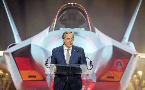 Verteidigungsminister Boris Pistorius vor der F-35 - Foto: Kay Nietfeld/dpa