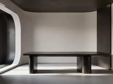 Modernes, minimalistisches Interieur mit klaren Linien und einer schlichten Farbpalette in Schwarz und Weiß. - Foto: über boerse-global.de