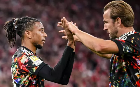Das Münchner Fünf-Tore-Duo: Michael Olise (l) und Harry Kane feiern sich.  - Foto: Harry Langer/dpa