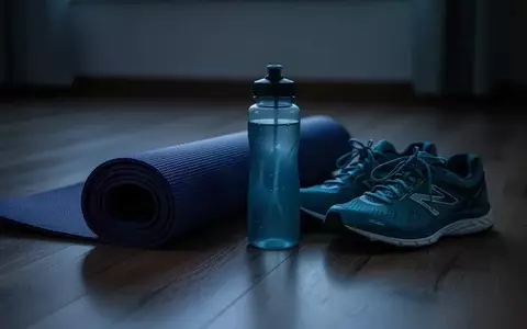 Symbolbild: Yogamatte, Trinkflasche und Laufschuhe - Foto: über boerse-global.de