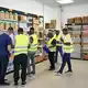 Viel ist in den vergangenen zehn Jahren über den sogenannten Spurwechsel vom Asylverfahren in die Erwerbsmigration gestritten worden. In Branchen wie Gastronomie, Pflege, Transport und Logistik herrscht Arbeitskräftemangel. (Symbolbild) - Bild: Patrick Pleul/dpa