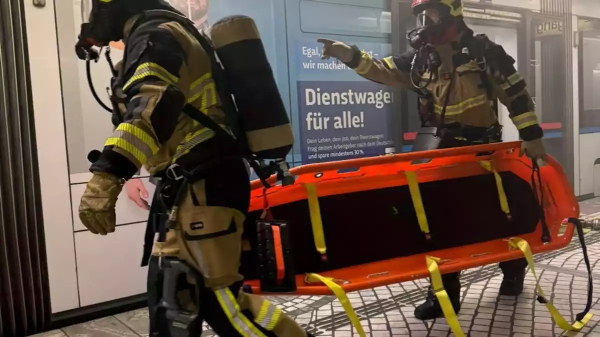FW-GE: Vollübung der Feuerwehr Gelsenkirchen: Brand im U-Bahnbereich realitätsnah geprobt - Bild: presseportal.de