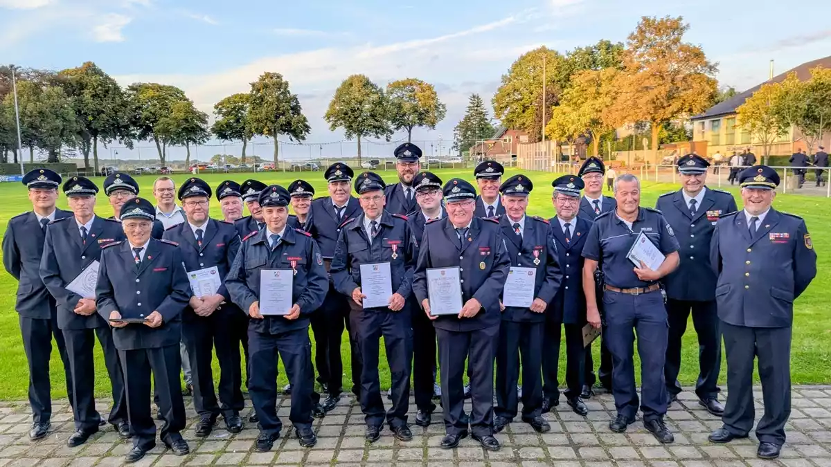 FW-KLE: In bewegten Zeiten: Gemeinde steht hinter ihrer Feuerwehr - Bild: presseportal.de