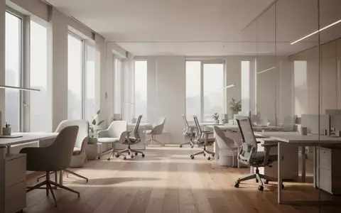 Ein minimalistisch gestalteter, lichtdurchfluteter Arbeitsbereich mit hellem Holzfußboden und neutraler Einrichtung. - Foto: über boerse-global.de
