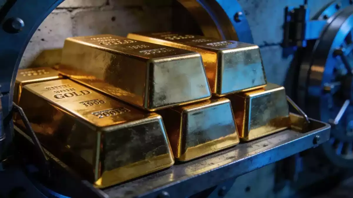 Gold Settles at $4,382.82 as Yields Ease; Central Banks Add 288.9 Tonnes