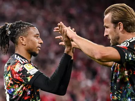Zwei für den Ballon d'Or: Das Fünf-Tore-Duo Michael Olise (l) und Harry Kane. - Foto: Harry Langer/dpa