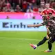 98 Spiele für 100 Tore: Harry Kane bei seinem Rekordschuss vom Punkt.  - Bild: Harry Langer/dpa